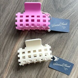 NWT Universal Thread Two Hair Claw Clips
